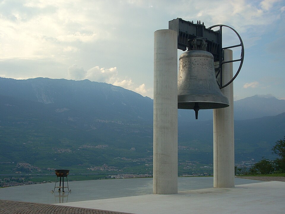 Campana Caduti Rovereto: storia e suono al tramonto
